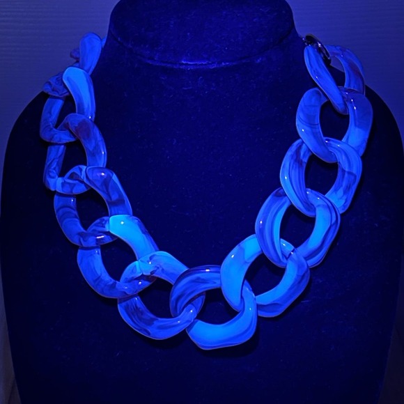 Mika Chunky Lucite Acrylic Chain Link Statement Necklace 17-20” Florescent - Picture 4 of 10